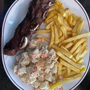 Tira de asado con ensalada rusa y Papas Fritas