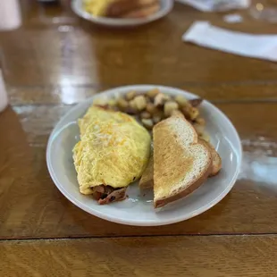 Western Omelette, potato&apos;s and sourdough toast