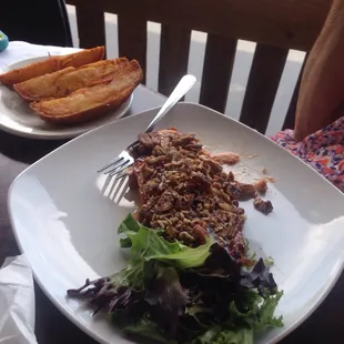 Salmon with pecans and sweet potatoes