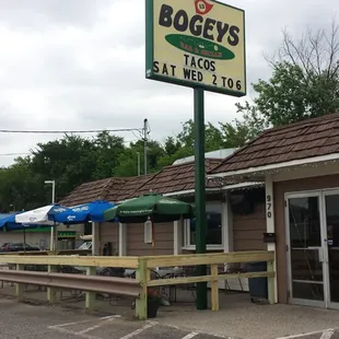 the outside of the restaurant