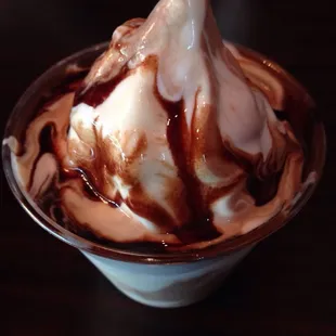 Small twist sundae with chocolate and marshmallow.