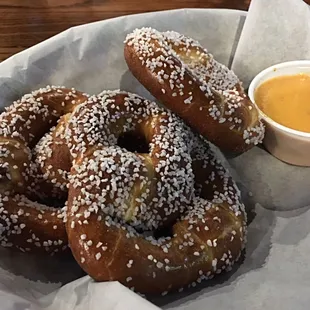 pretzels and dipping sauce