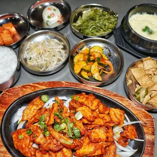 Spicy pork with banchan