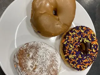 Marta's N More Bakery