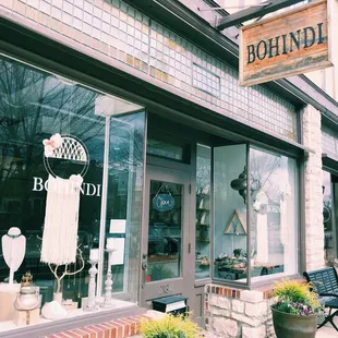 Super cool store, Bohindi.