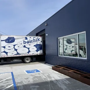 Exterior of the Boichik Bagel Factory in Berkeley.