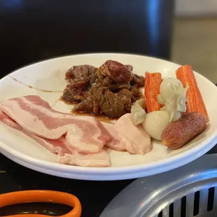 Beef bugoli, thin sliced pork belly, and etc