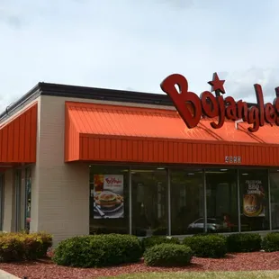 the exterior of a restaurant