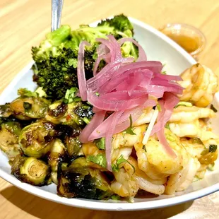 Small bol. 1 base, 2 veggies, 1 protein. Added pickled red onions, cilantro, and Spicy Thai sauce for free. Very tasty