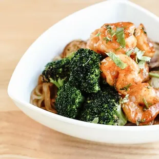 a bowl of noodles with shrimp and broccoli