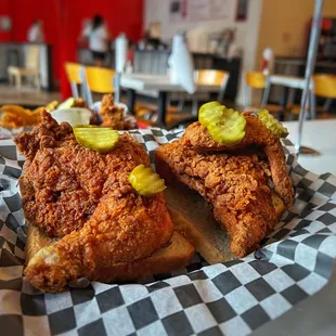 food, bbq chicken, bbq wings, poultry, chicken, fried chicken wings, fried chicken, chicken wings, chicken wings and fried chicken