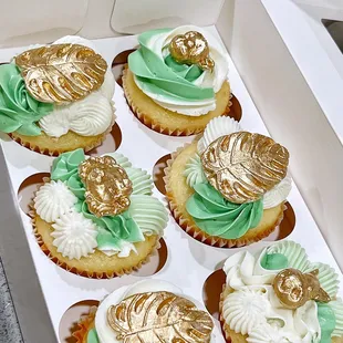 Vanilla safari themed cupcakes