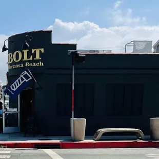 the front of a restaurant on a street corner