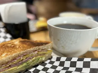 De La Tierra Cafe