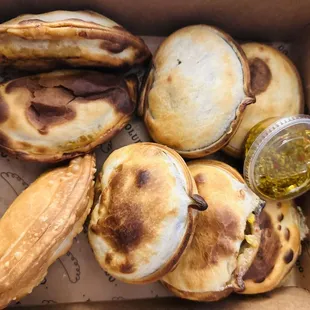 Espinaca (2); Carne (2); Puerro (2); Humita (1); Jamon y Queso (1)--loved the Carne and Espinaca!