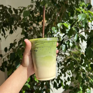 peach matcha latte (iced only)