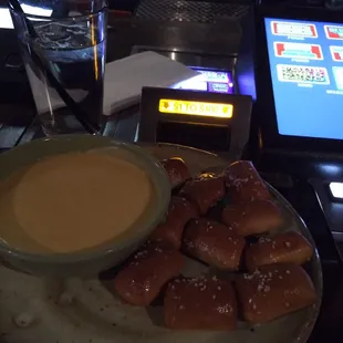 Pretzel bites and queso mmmmmmmmmm