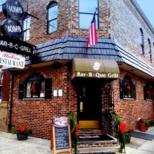 Cozy corner bar &amp; trattoria