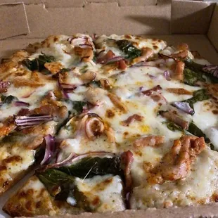 7. Garlic Chicken Pizza