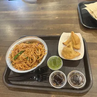 Hakka Noodles, Vegetable Samosa