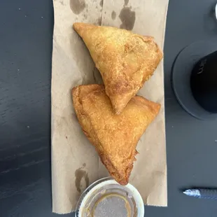 Samosas with delicious sauce