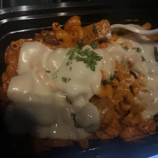 Butter chicken Mac and cheese. Nice creamy texture