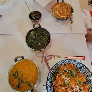 Cheese Naan, Garlic Naan, Palak Paneer, Navratna Korma, Dal Tadka, Vegetable Biryani