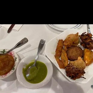 Vegetable Assorted Appetizer, mint chutney, mango chutney