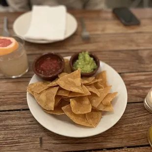 Chips w/ guac &amp; salsa