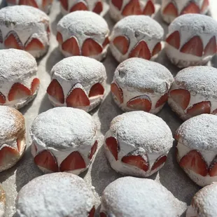 Strawberry Maritozzo