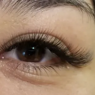 Full set of volume lashes by Jen