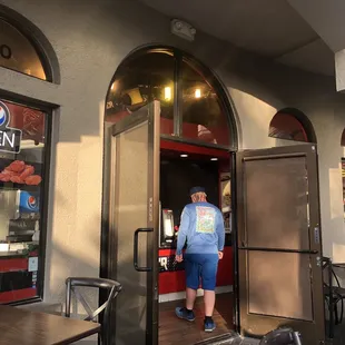 After several years of trying to get back to Bomburger , Skylar finally walls in amd happiness begans