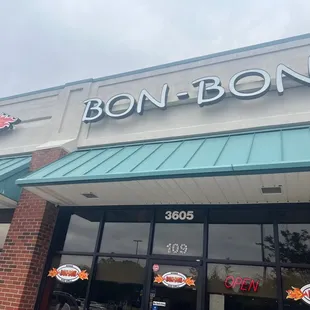  the front of bon bon