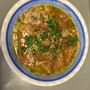 Udon noodle with fish cake, shrimp, and crab meat