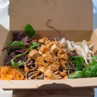 Rice noodle salad with chicken