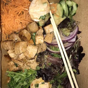 Tofu, soba, salad