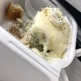 Lemon poppyseed cake