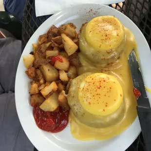 Krabby Cake Benedict