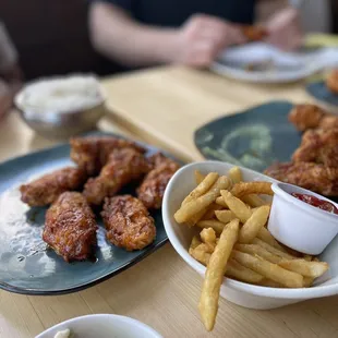 fried chicken wings, fried chicken, bbq chicken, food, poultry, chicken wings, chicken, chicken wings and fried chicken, bbq wings