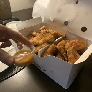 Puny amount of mayo relative to the 20pc we got.