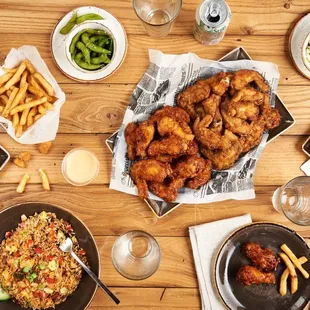 food, chicken wings and fried chicken