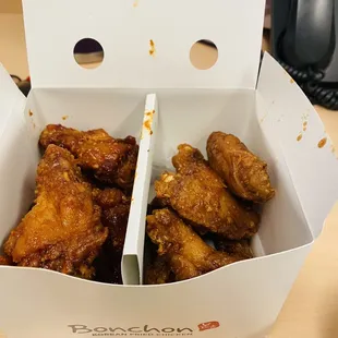 a box of fried chicken wings