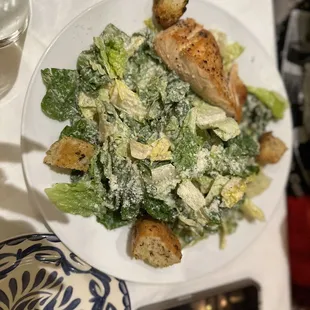 Cesar salad with salmon