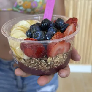 Açaí bowl (mainly fruit)
