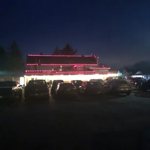 ows the outside of the restaurant at night