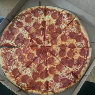 Large pepperoni pizza