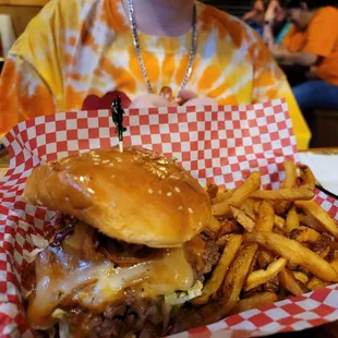 Bones Burger w/fries