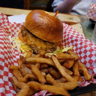 Farmer&apos;s Classic w/a side of fries