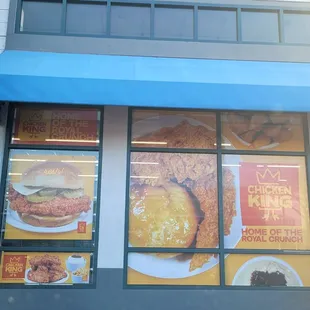 They sell &quot;Chicken King/Royal Crunch&quot; fried chicken here.