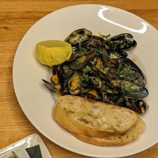 Coconut Curry Mussels